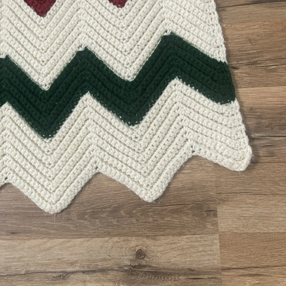 Vintage handmade crochet afghan throw blanket Cream Green Red 66X45 Retro